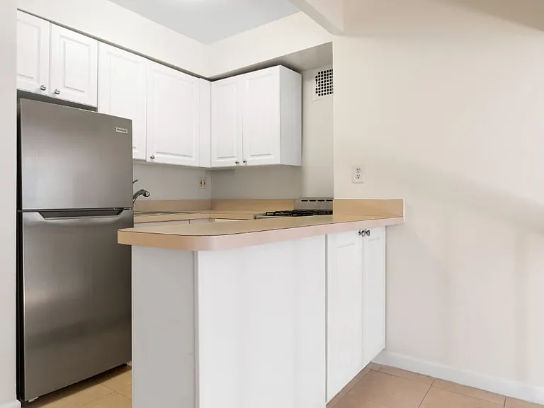 210 E 22nd St #1L — Photo 1