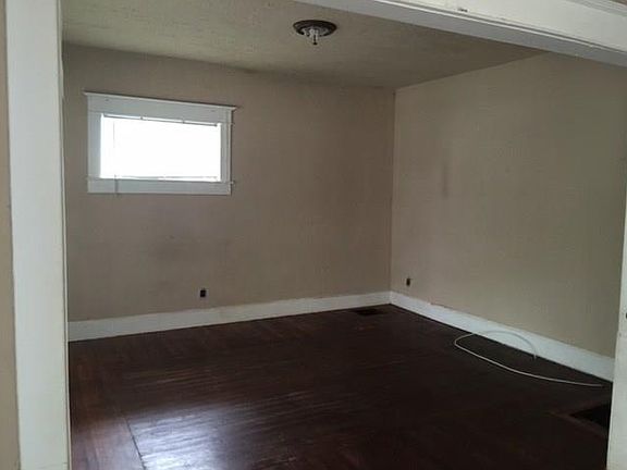 3rd image of 802 N Parker Ave