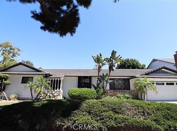 2nd image of 232 N Hillcrest Blvd