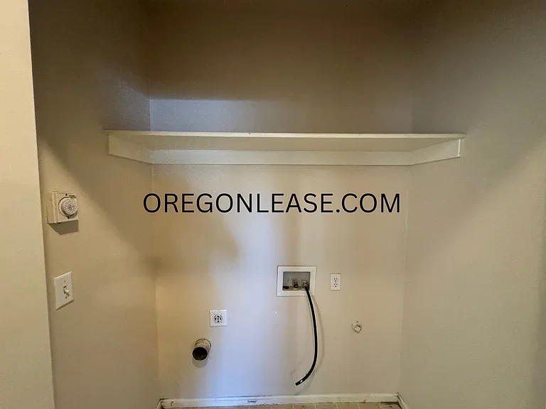 3 bedroom North Eugene duplex home with full sized garage — Photo 10