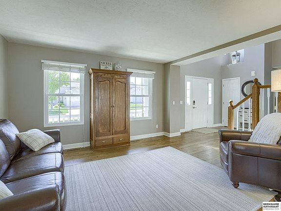 4th image of 5806 S 158th St