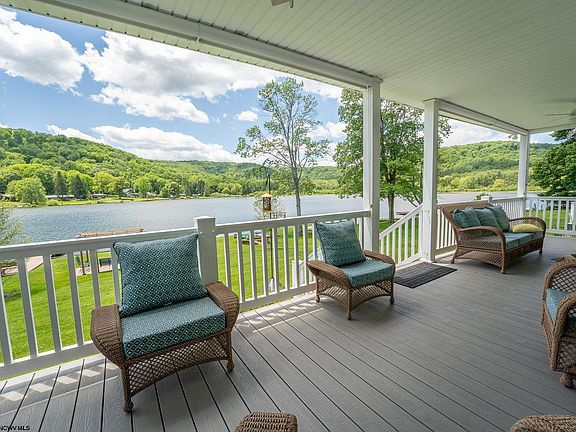 5th image of 8 S Waters Edge Ln