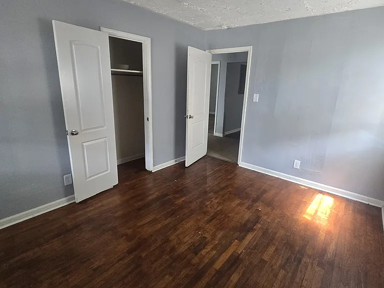 380 Astor St — Photo 7