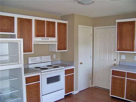 2nd image of 3214 N Senseney Cir
