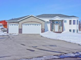 328 Liberty Ln, Horace, ND 58047