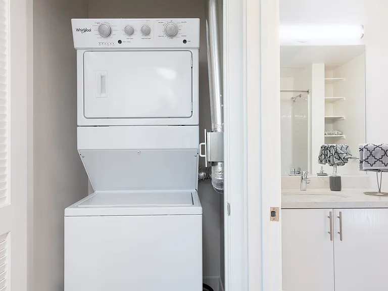 Sunsweet Apartments — Photo 12