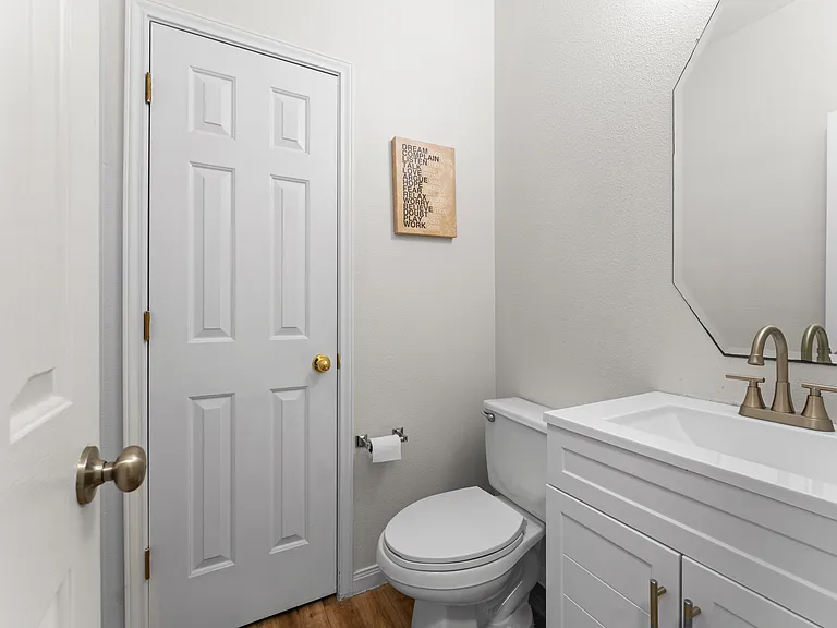 807 Midway Crst — Photo 9