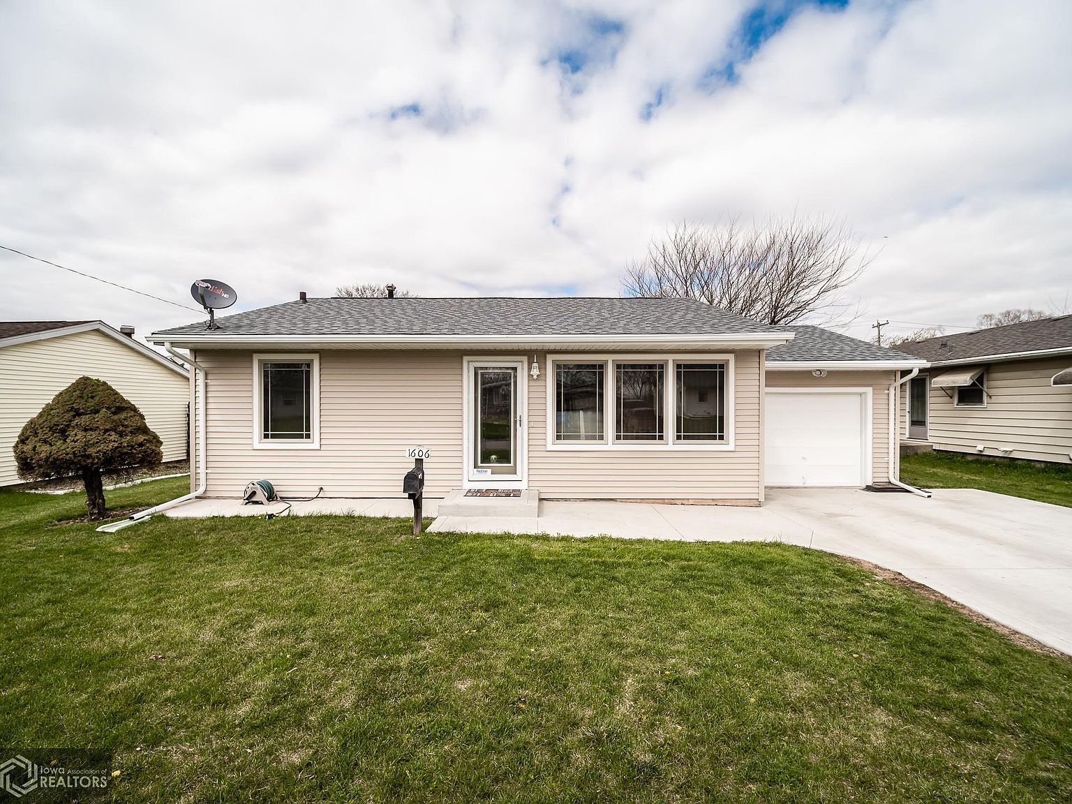 1606 Laurel Dr Marshalltown Ia 50158 Zillow