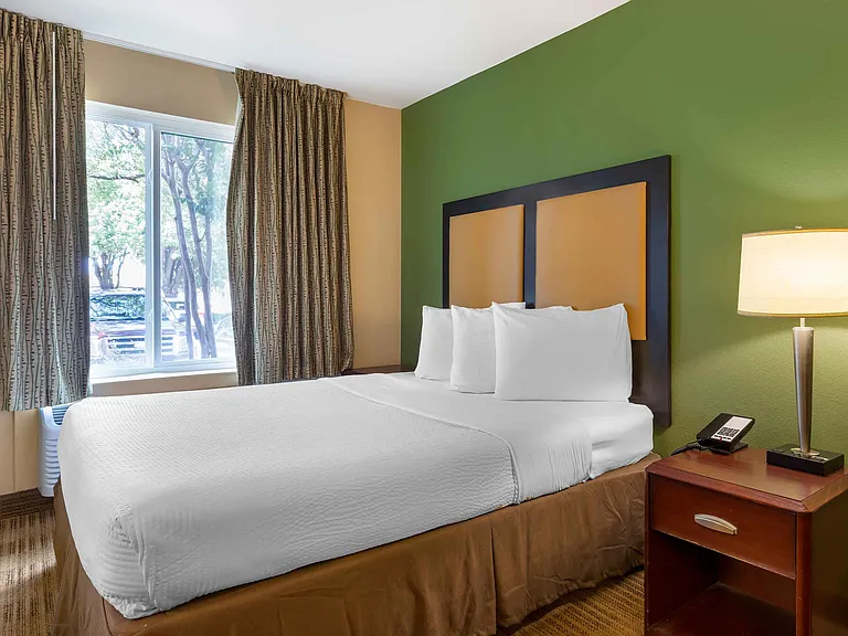 Studio Suite - 1 Queen Bed