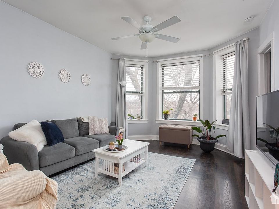 1st image of 1538 W Wrightwood Ave #3B