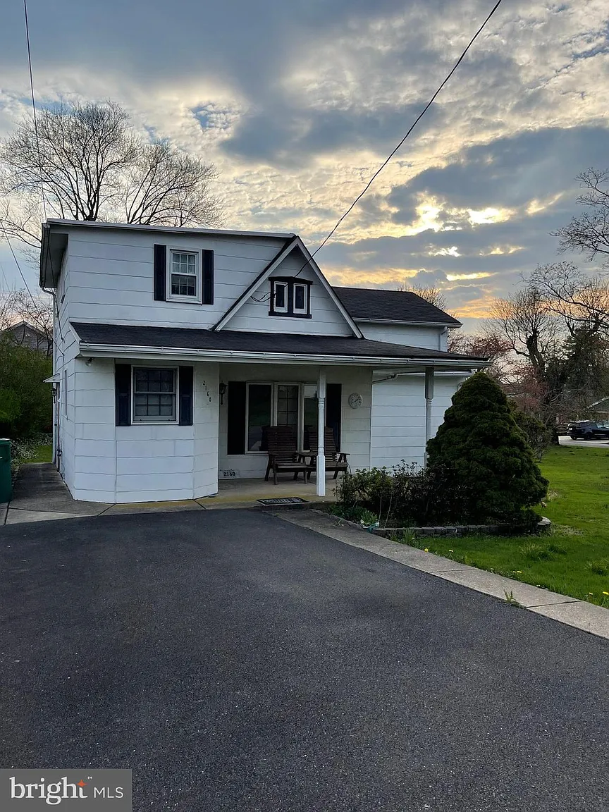 2160 Green Ave photo 1