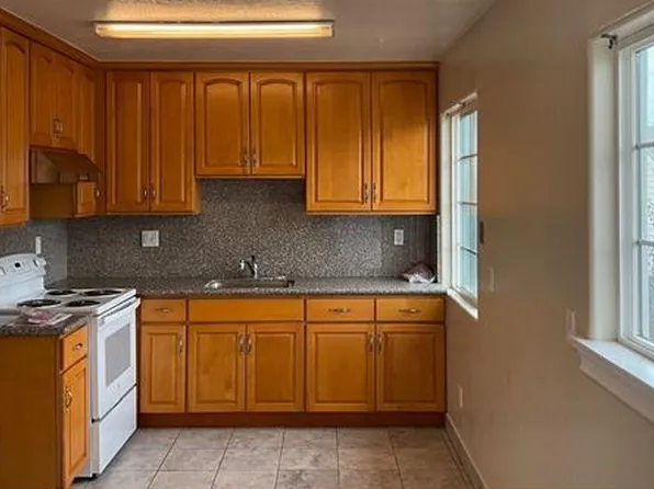 9872 Bancroft Ave, Oakland, CA 94603