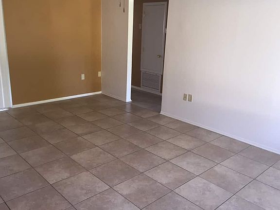 3rd image of 10429 Montpelier Cir