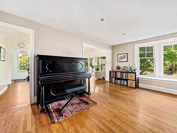 5th image of 21 Elmwood Rd
