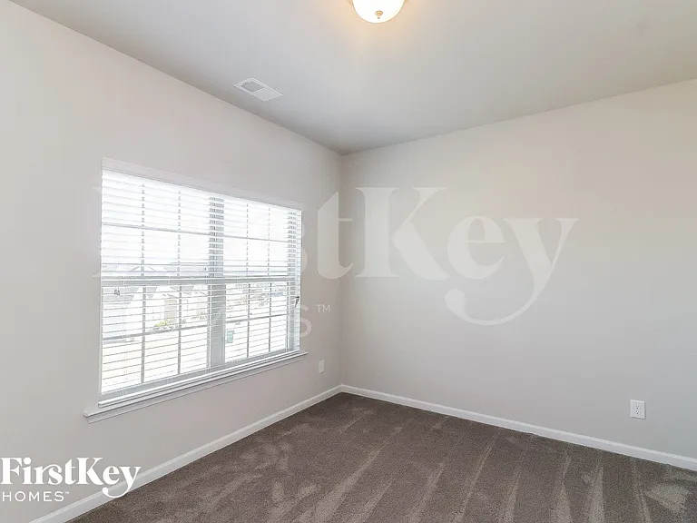 100 Howard Ave — Photo 12