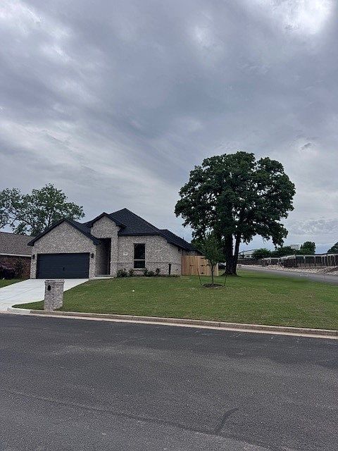 1st image of 215 Sweetwater Dr