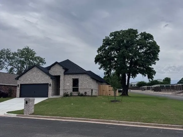 215 Sweetwater Dr, Weatherford, TX 76086