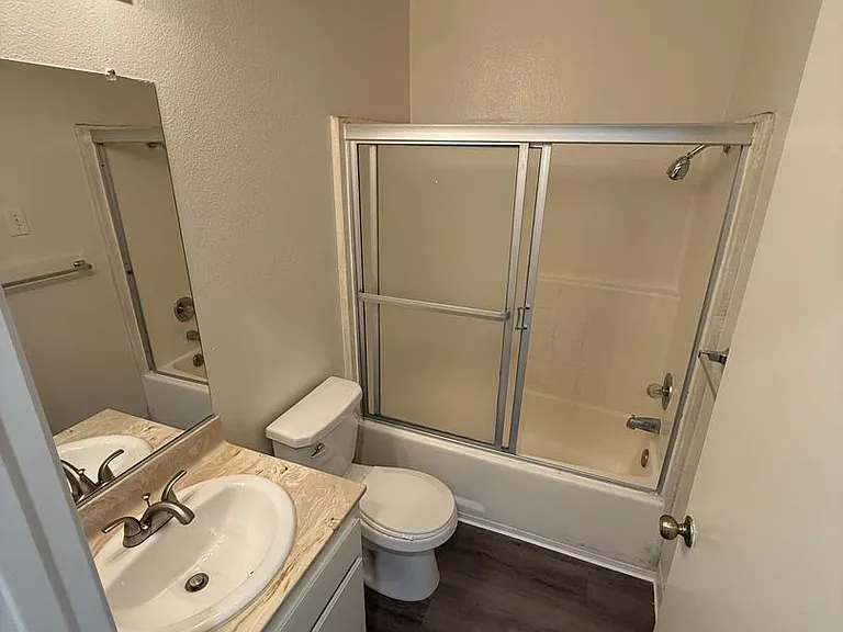 14543 Burbank Blvd — Photo 35