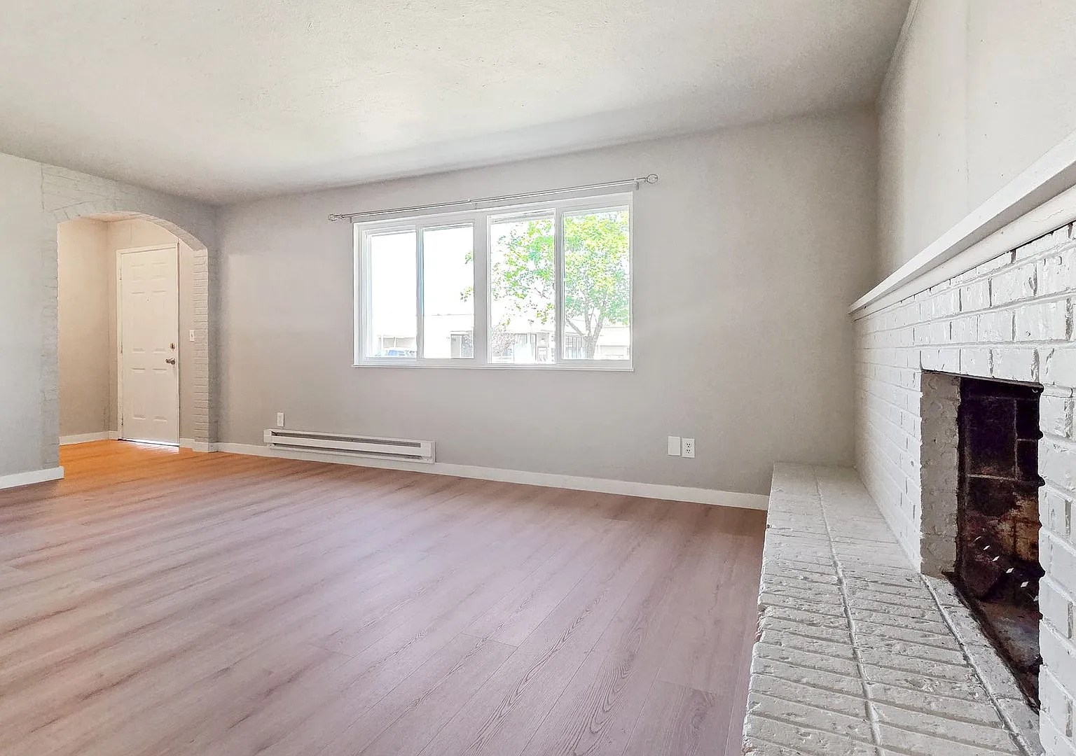 Updated 2 Bed 1 Bath in Fairwood Near Safeway — Photo 2