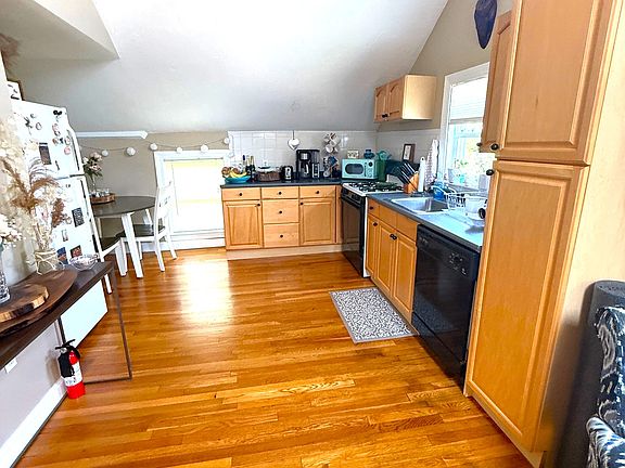 4th image of 6 Skillings Rd #2