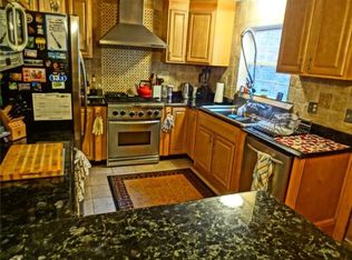 61 Church St, Newport, RI 02840