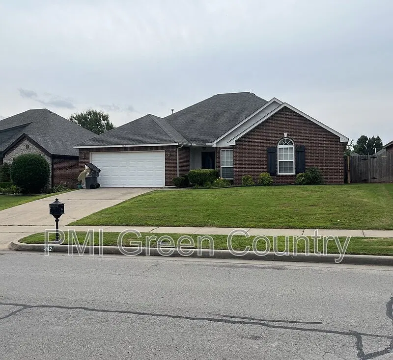 3 bed, 2.0 bath, $1,745 — Photo 1