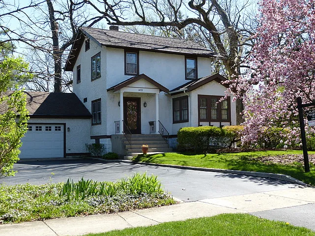 1433 Maple Ave photo 1