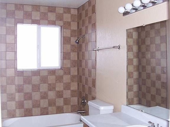 Tiled Tub Surround