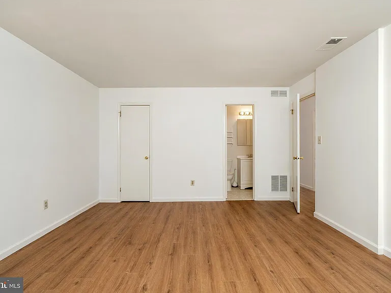 109 Wyndham Pl — Photo 13