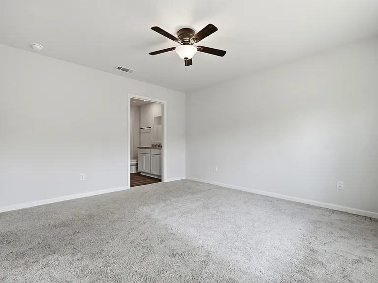 136 Pfitzer Ct — Photo 32