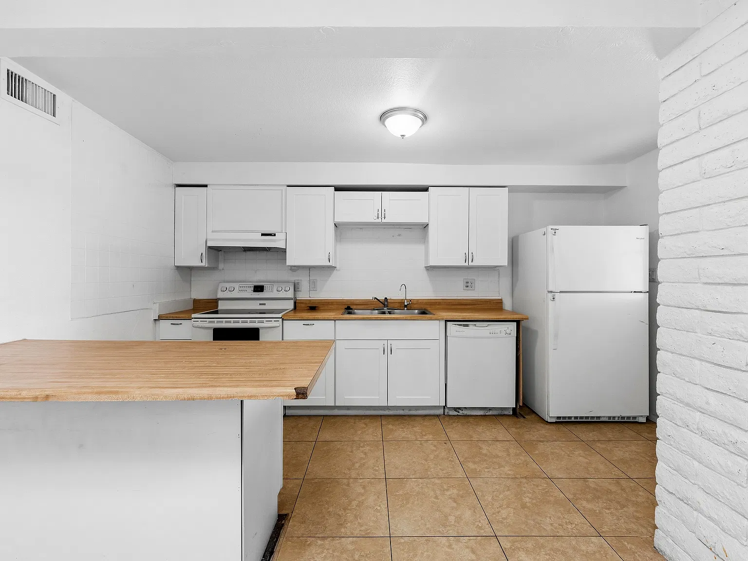 3 bed, 1266 sqft, $1,980 — Photo 2