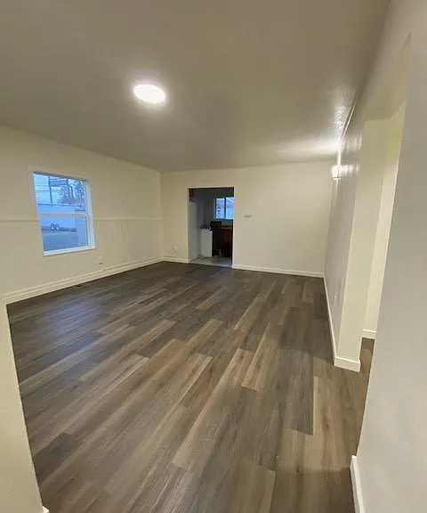 3238 Knox Butte Ave NE — Photo 2