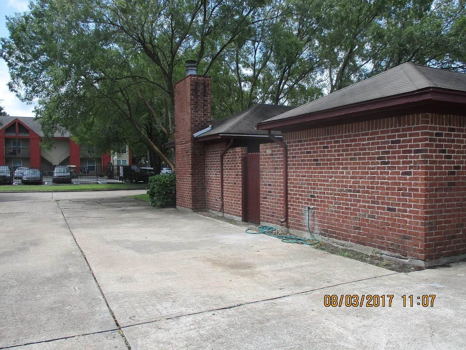 3 bed, 2.0 bath, 1626 sqft, $1,649 — Photo 2
