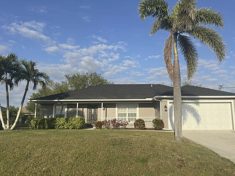 128 NW 25th Pl — Photo 1