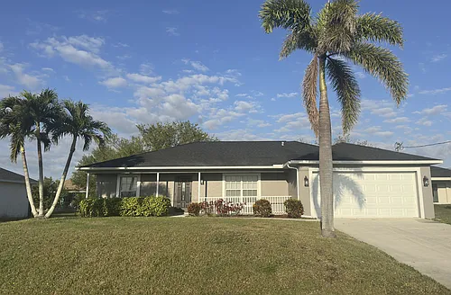 128 NW 25th Pl Photo 1