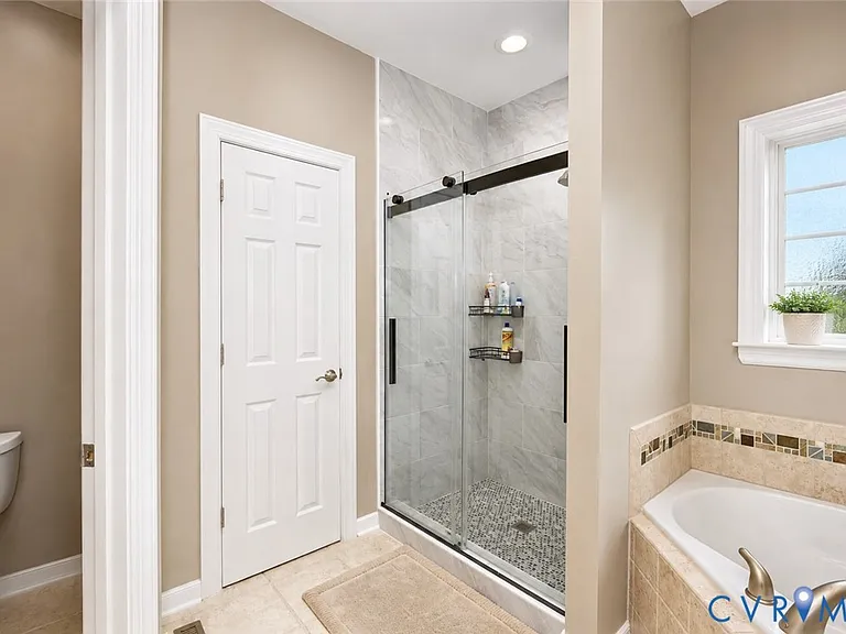 11320 Sadler Oaks Dr — Photo 35
