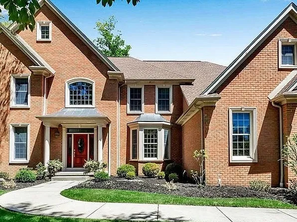 5027 Rockledge Dr, Clarence, NY 14031