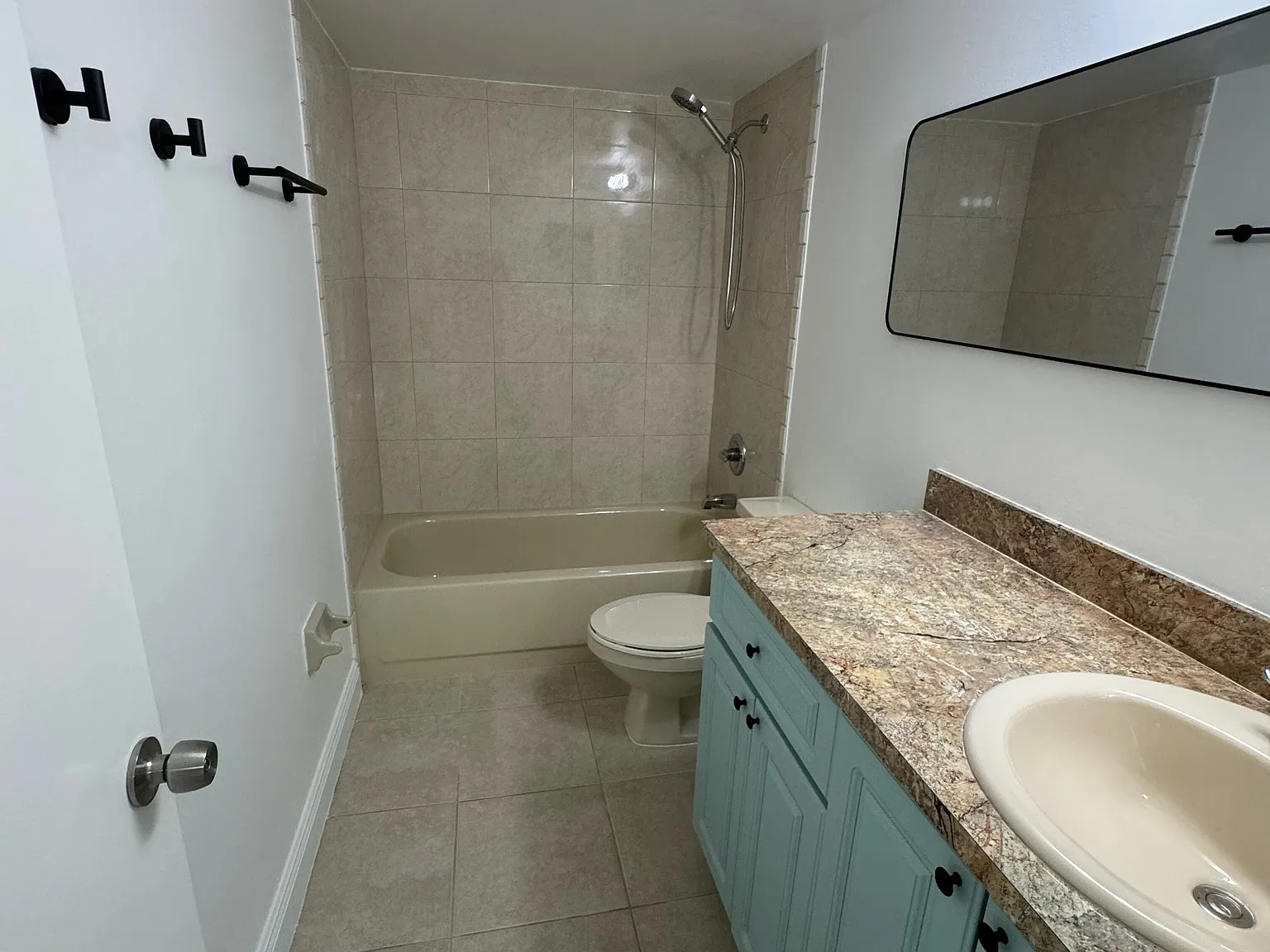 3 bed, 1100 sqft, $2,599 — Photo 3