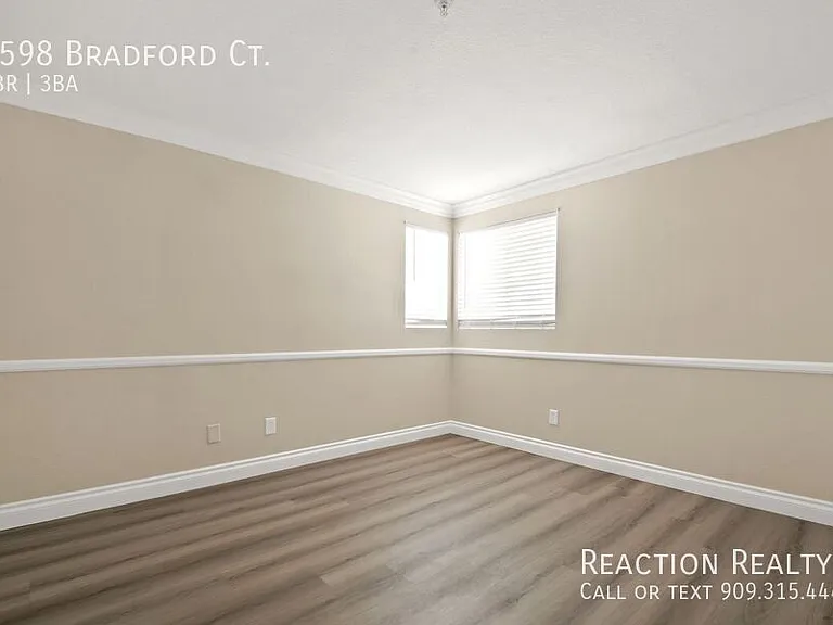 6598 Bradford Ct — Photo 10