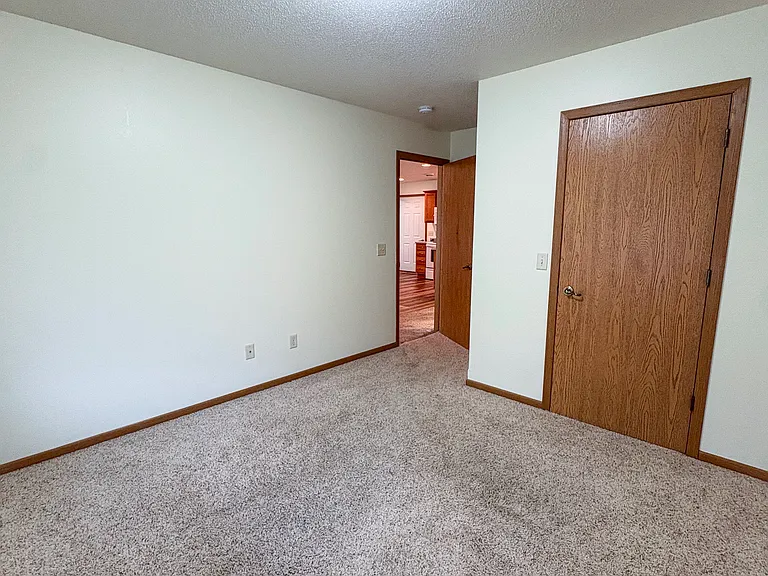 1012 W Shorewood Dr — Photo 11