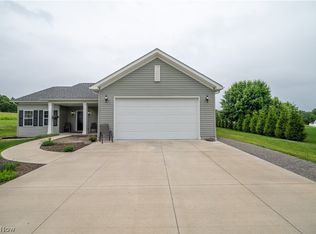 195 Concord Dr, East Palestine, OH 44413