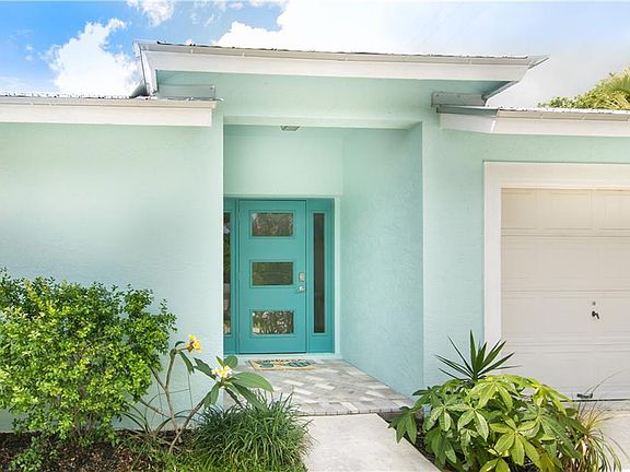 2nd image of 3008 SE Waveland Pl
