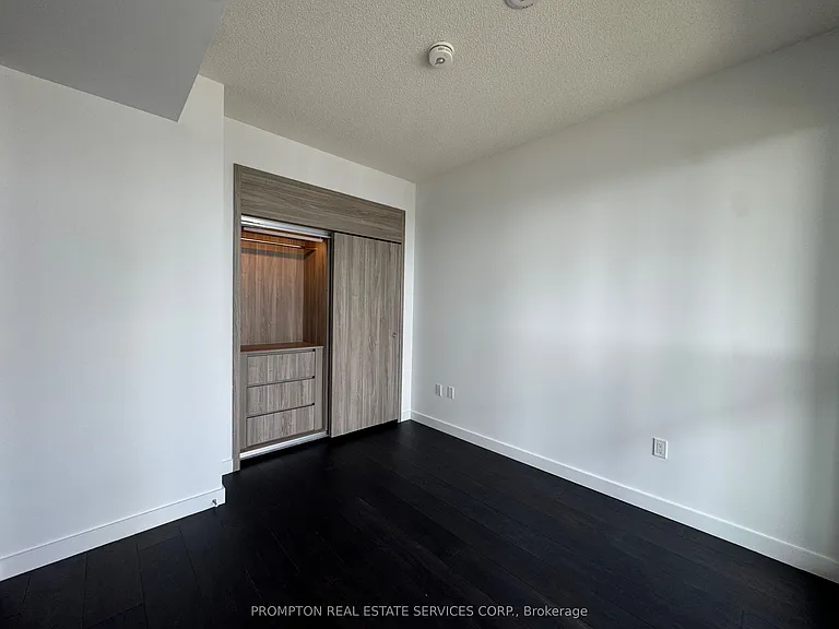 18 Esther Shiner Blvd #2012 — Photo 11