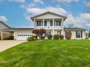 3055 Vail Trl, Dubuque, IA 52001