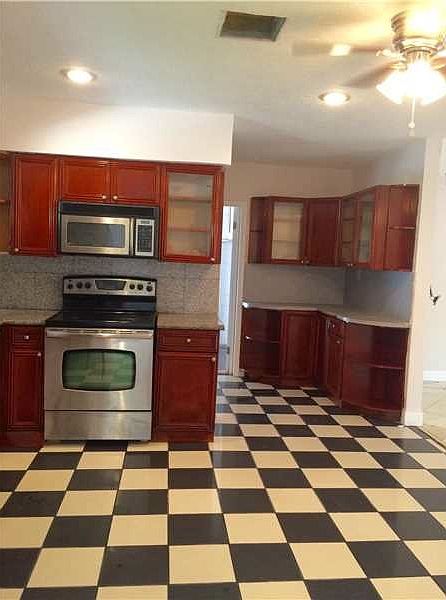 1st image of 511 NE 180th Dr