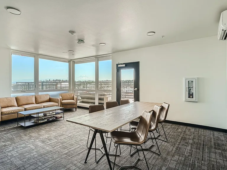Welcome to AV Lofts! Beautiful views plus in-unit laundry! Up to 8 weeks free! — Photo 6