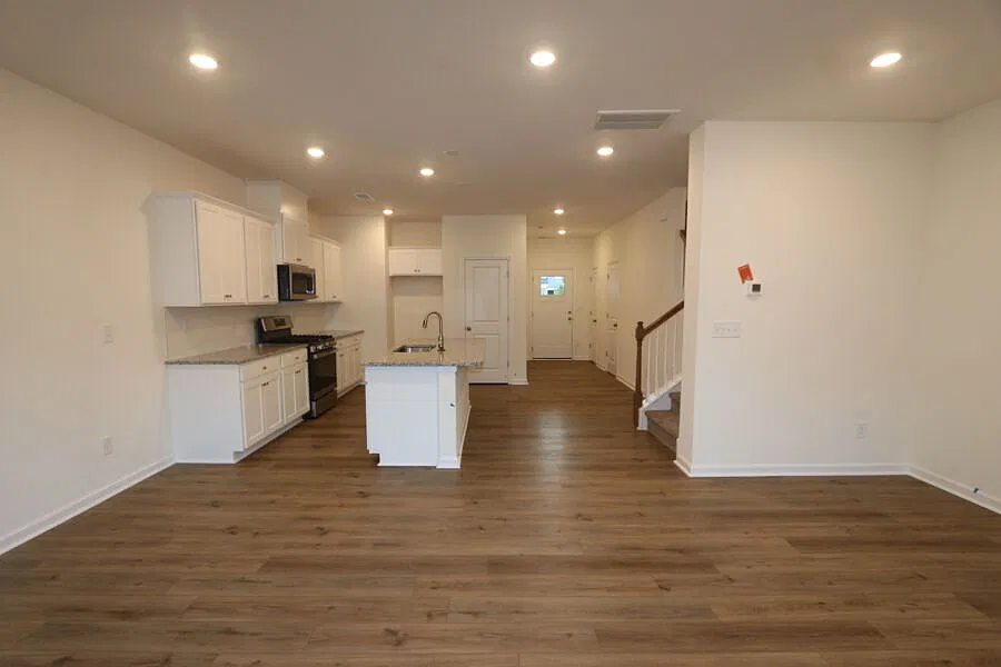 3 bed, 2.5 bath, 1700 sqft, $2,200 — Photo 1