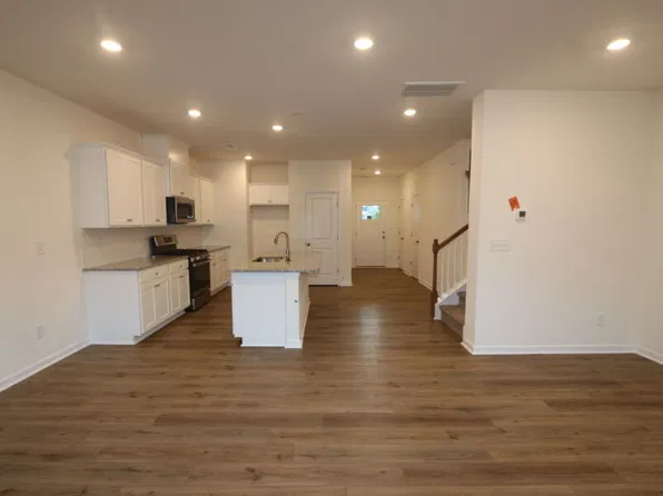 7048 Bentz St, Charlotte, NC 28269