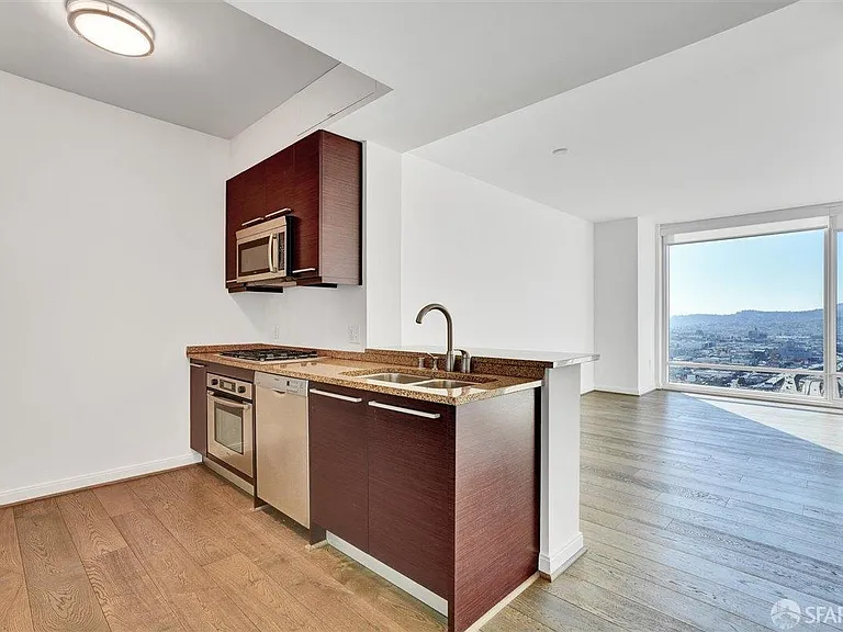 425 1st St #3605 — Photo 1
