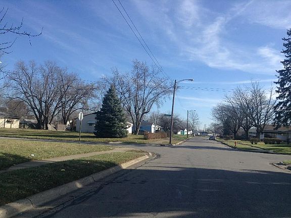 5th image of 3270 Southfield Dr E